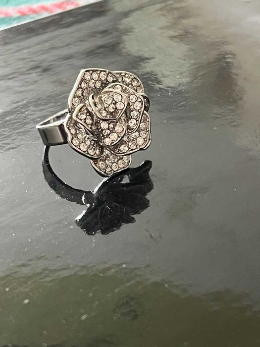 Кольцо цветок роза со стразами серебристое безразмерное стиле Pandora