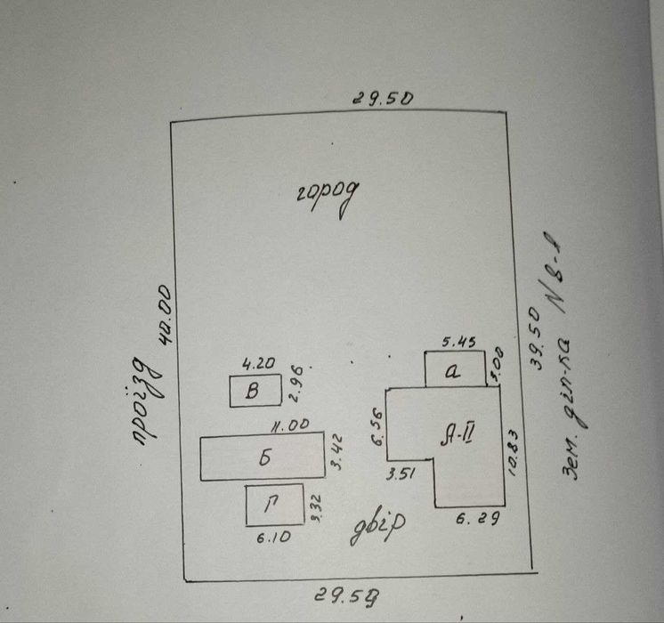 Продається 2-х поверховий будинок садибного  типу в центрі міста