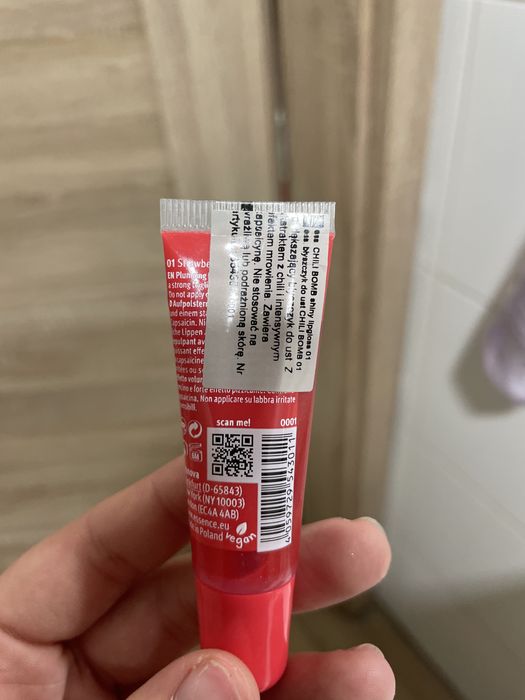 Blyszczyk Essence chilli