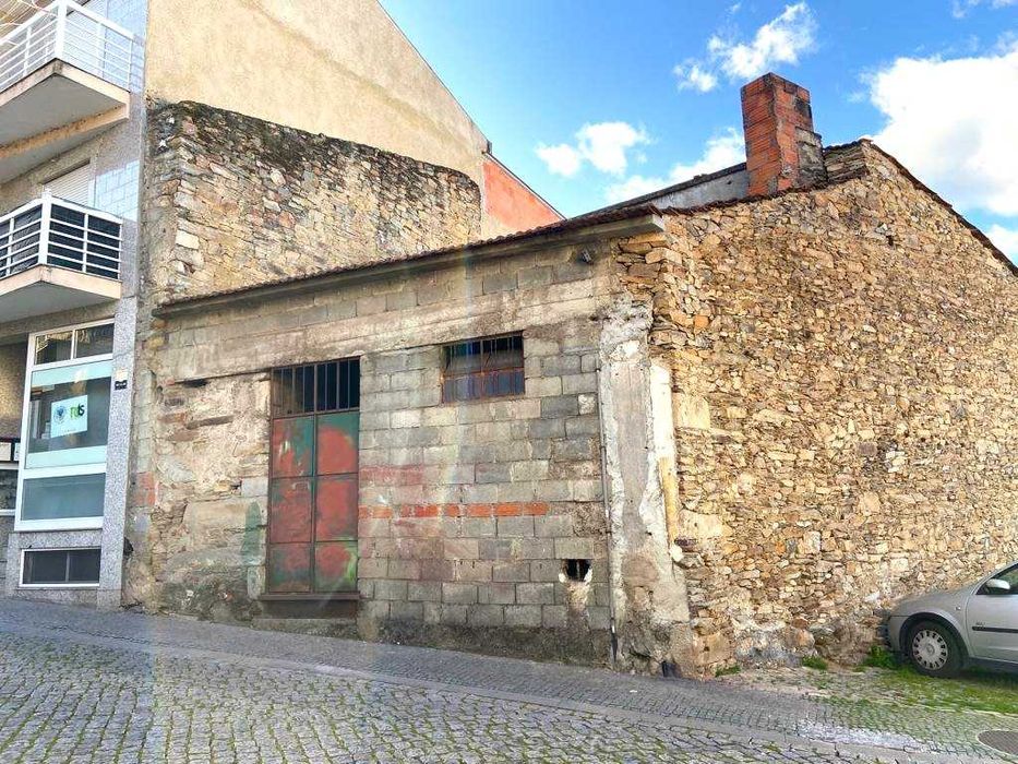 Imóvel para reconstrução no centro de Mirandela
