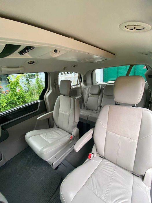 Chrysler Grand Voyager 7 МЕСТ в полной комплектации (2.8 дизель)