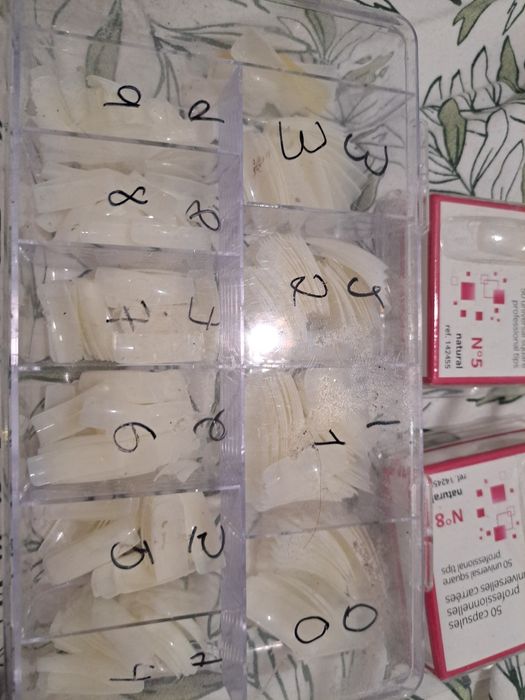 Moldes e tips para unhas