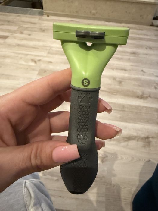 SCzotka dla psa Furminator S