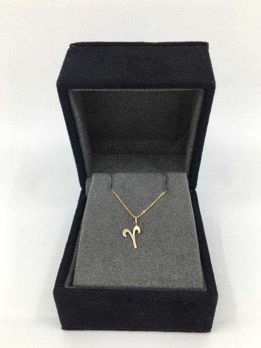 Colar novo em ouro com pendente