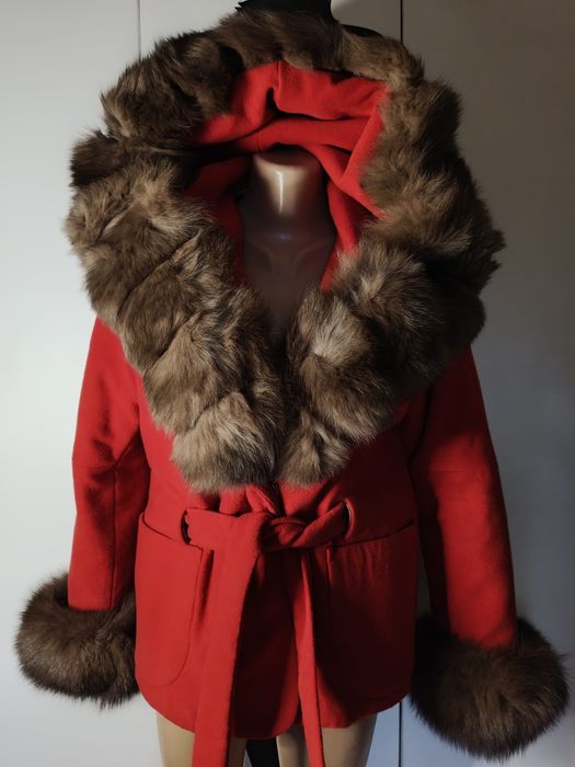 Тепле пальто з натуральним хутром песця