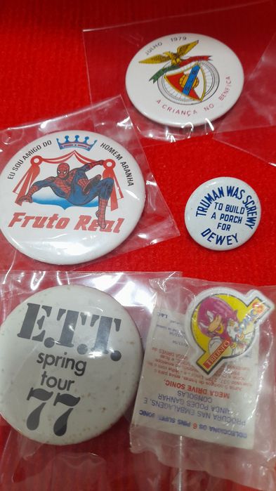 Crachás Antigos Lote ( 8 )