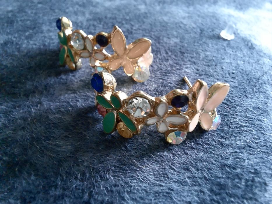 Kolczyki motylki cyrkonie emalia