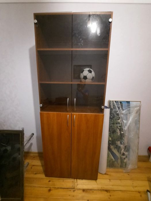 Вместительный офисный шкаф для документов