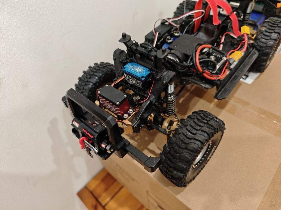 Traxxas TRX-4 tacital unit / defender
