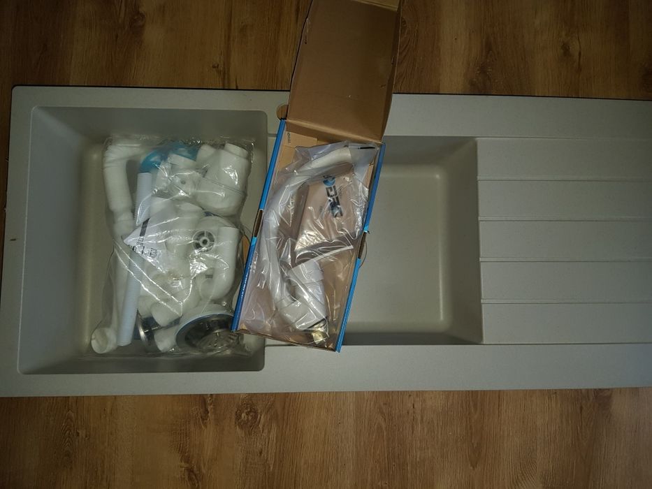 Мийка кухонна, гранітна, плюс весь комплект.