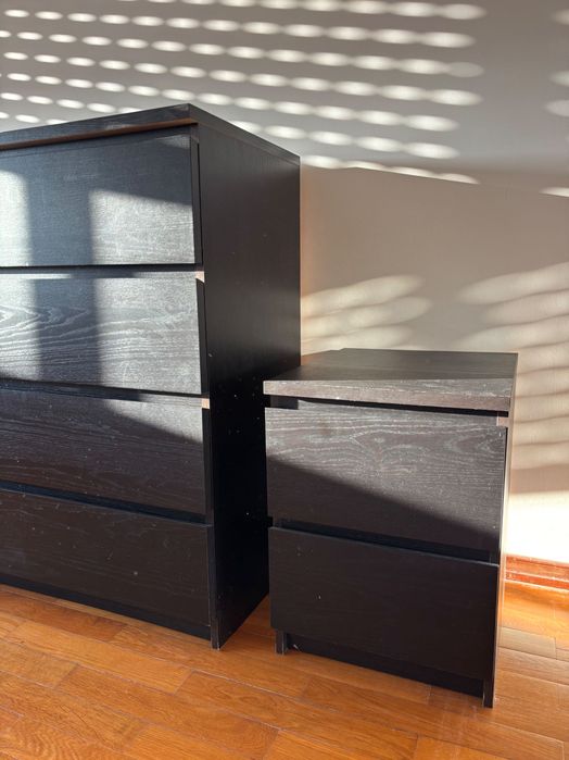 Mesa de cabeceira e cómoda