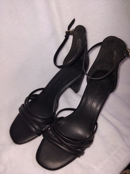 Продам босоніжки