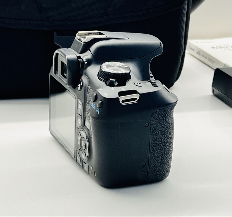Máquina fotográfica Canon EOS 1300D (T6) Wi-Fi & NFC