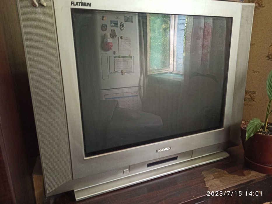 Телевізор великий DAEWOO Platinum діагональ 70см
