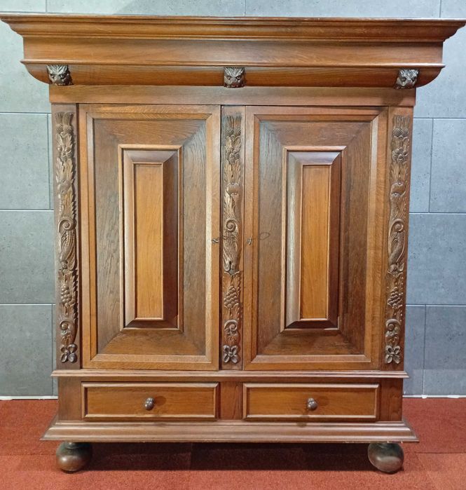 Ładnie rzeźbiona dębowa szafa holenderska 2 model, możliwy transport