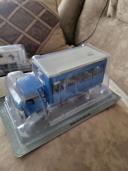 Моделні машинки.