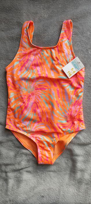 Купальник для дівчинки є від  3-7 років фірми Primark