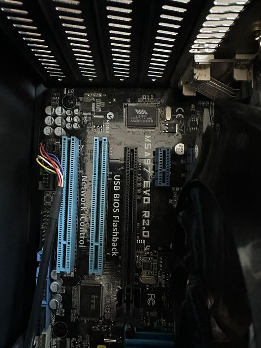 Komputer Stacjonarny. AMD/Radeon R7/16GB DDR3/128GB HDD+2TB SSD/WIN10.