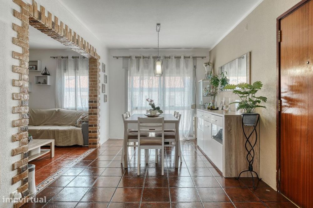 Apartamento T3+1 com Sótão em Mira Sintra, Agualva-Cacém