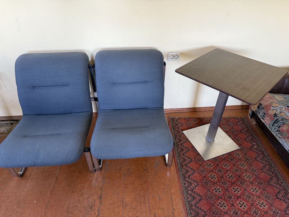 Крісла та столи для відпочинку