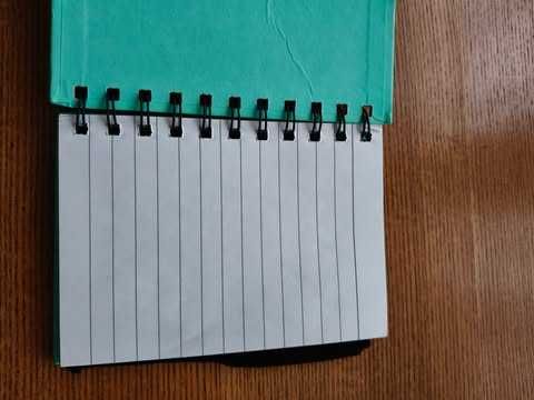 Zielony notes z gumką