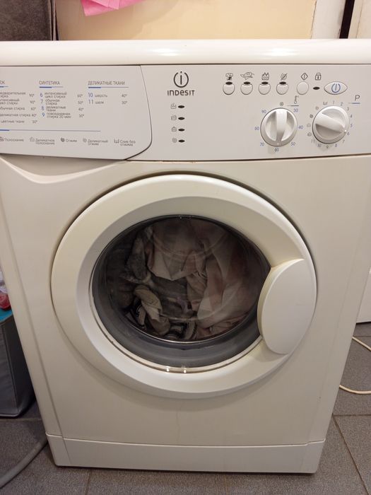 Продам стиральную машину Indesit