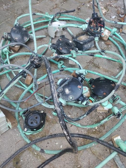 Sprzedam akcesoria elektryczne dawnego typu