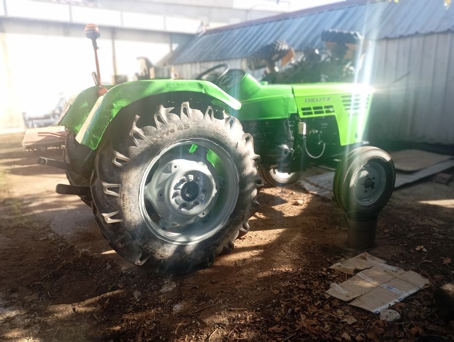 Trator deutz 4006 com matrícula tem direção hidráulica