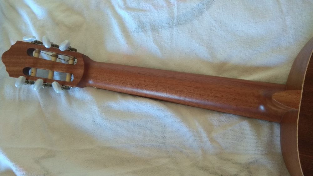 ADAMASTOR (made by APC) guitarra clássica poro aberto violão