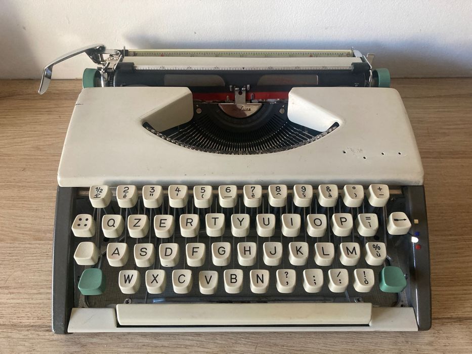 Máquina de escrever  **  Olympia SF
