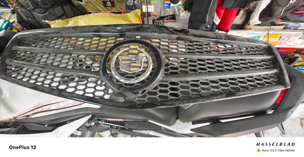 Решетка радиатора GM в черная с черной  окантовкой, лого Cadillac(Б/у)