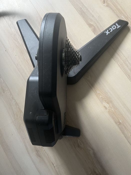 Trenażer tacx flux S