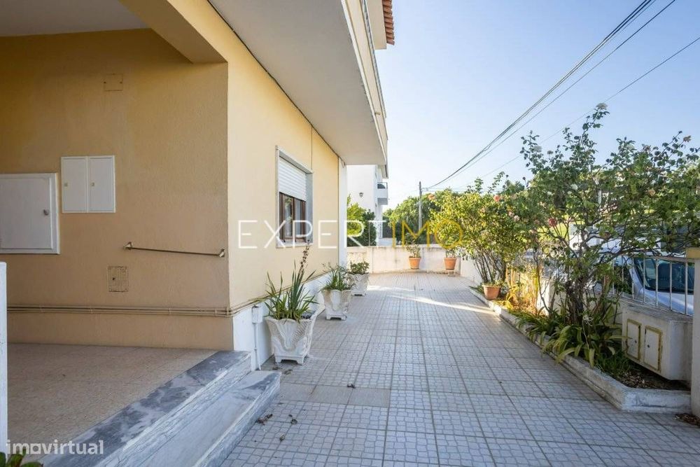 Apartamento T2 com Quintal Partilhado e Garagem de 30,50 m²