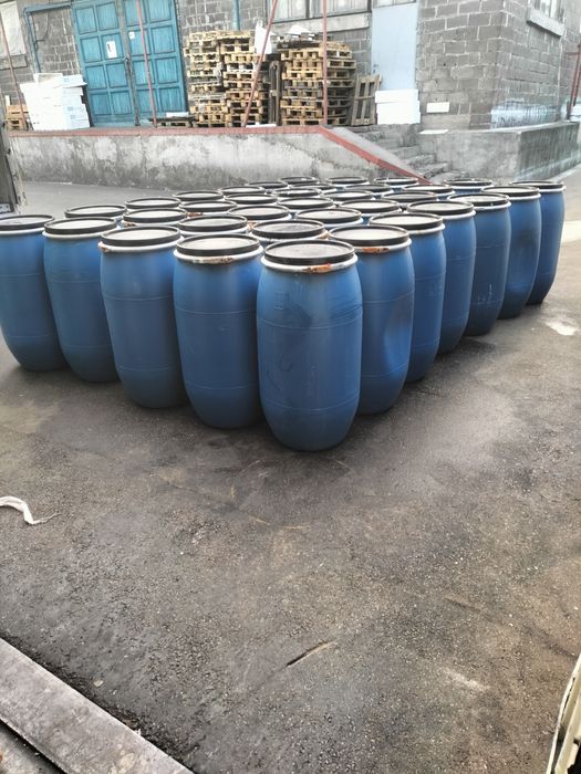 Продам бочки на 170л не митіхарчовий пластик. Для вина.