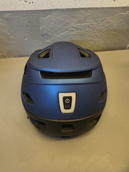 Capacete de bicicleta novo com led.