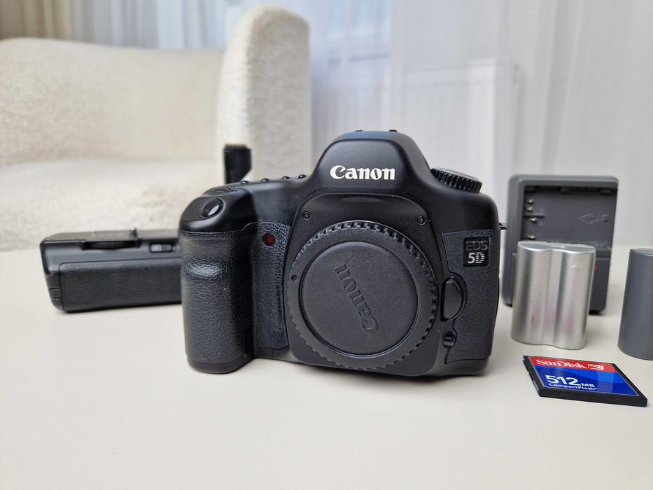 Aparat Canon 5D Classic MKI MK1 + grip BG-E4 + 3 baterie + Ładowarka + Pasek + Karta -> Lustrzanka Body
