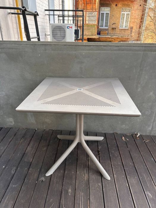 Меблі для тераси кафе