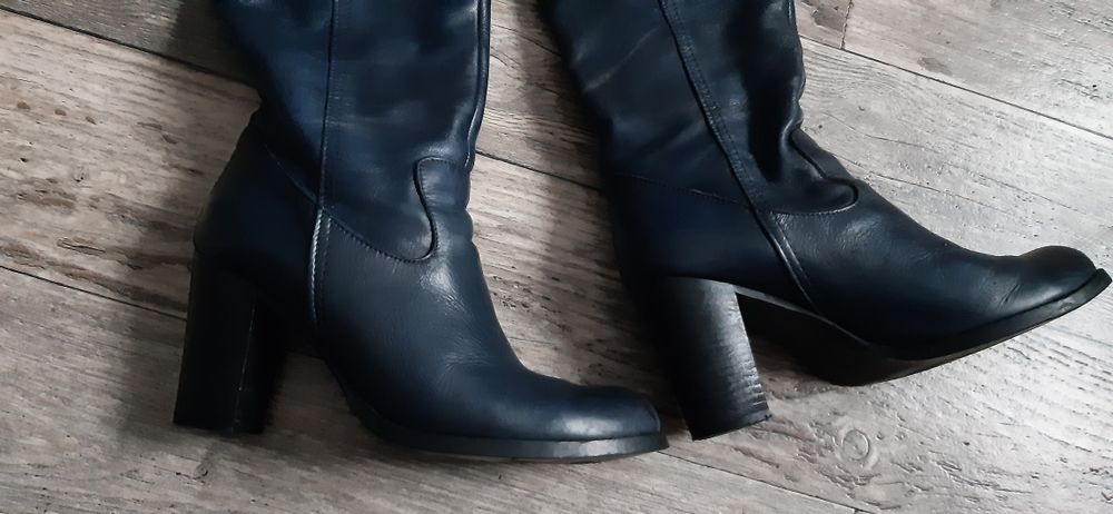 Włoskie skórzane wysokie kozaki 41. Obcas