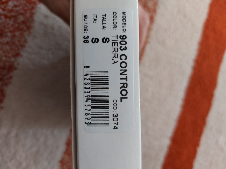 Cueca cinta tom de pele