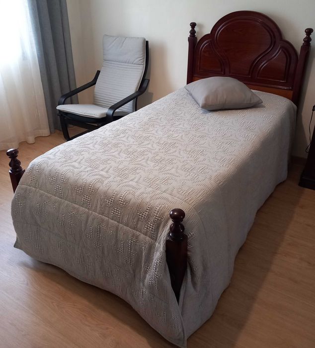 Cama Solteiro em Mogno com Colchão