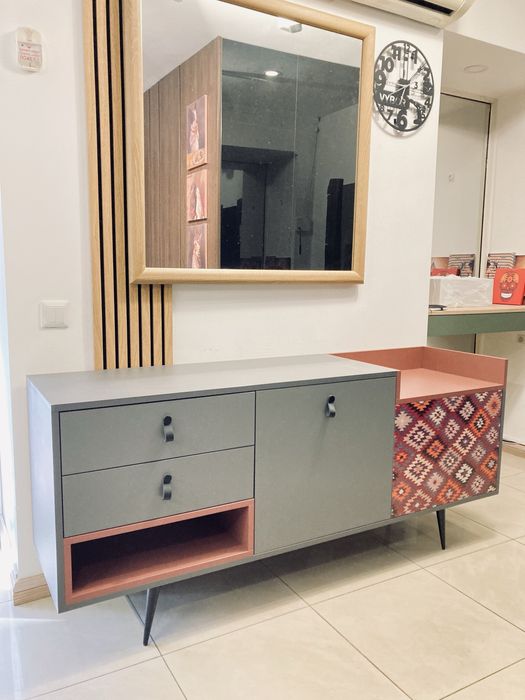 Комод на ніжках з принтом