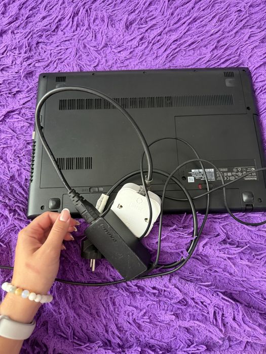 Ноутбук Lenovo чорний