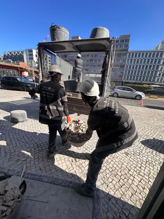 Demolições e Serviços533468457678950402