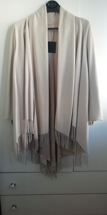 Casaco de fazendinha de senhora de cor cinzento