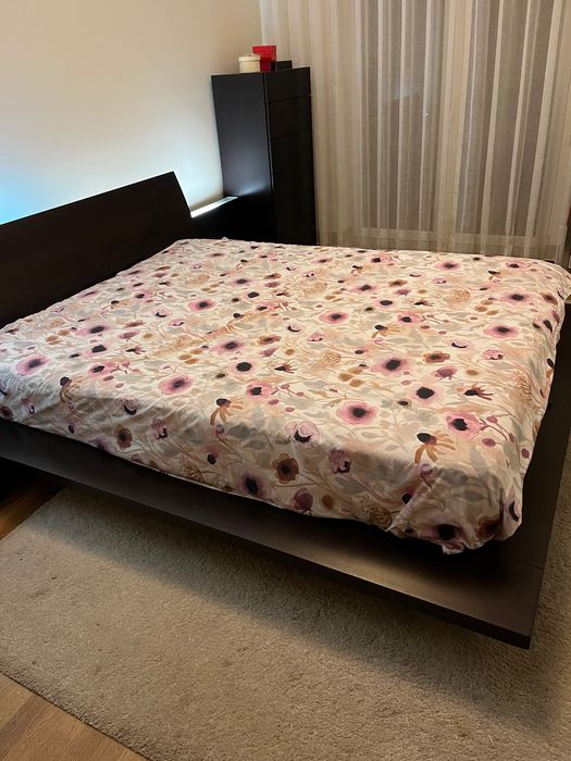 Cama de casal moderna