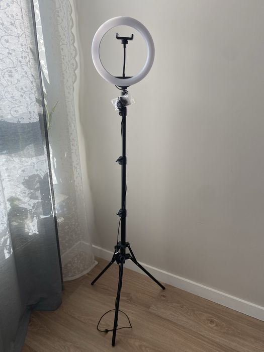 Lampa pierścieniowa podlogowa