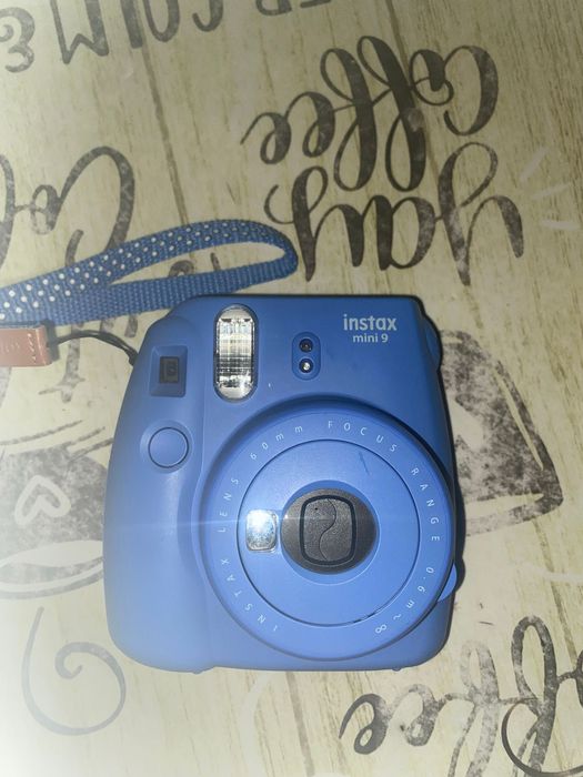 Instax mini 9 azul , com capa incluída