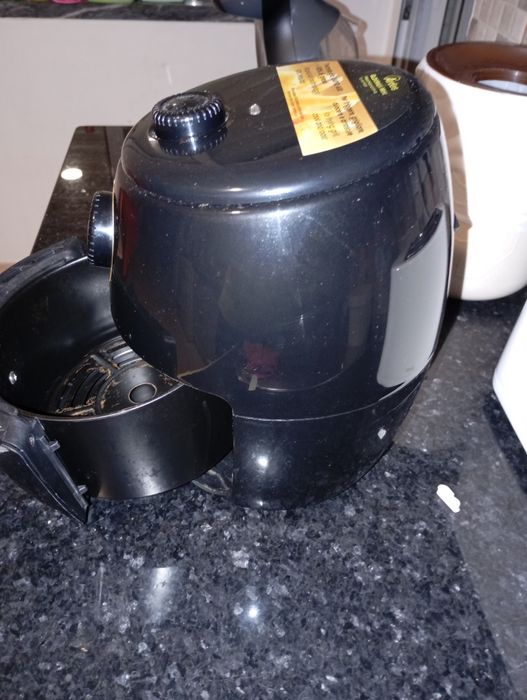 Airfryer pequena usada .