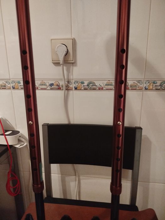 Par de bengalas tipo andarilho de luxo baixou  de 50€