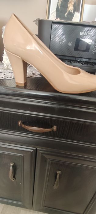 Buty damskie beżowe szpilki wysokość obcasa to 6 cm